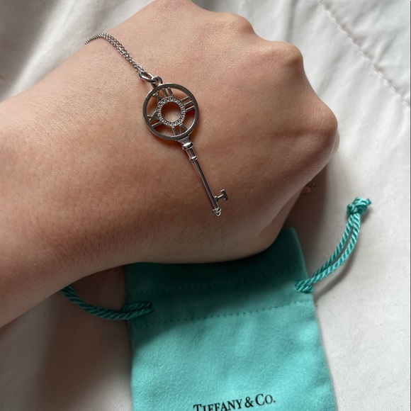 Tiffany&Co Atlas Pendant 18k White Gold with Pavé Diamonds - Picture 3 of 5